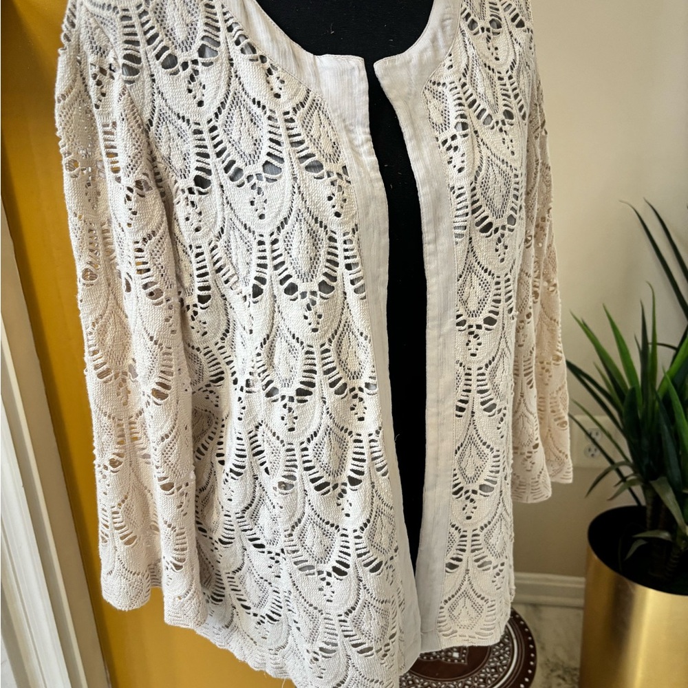 Loose fitted. The lace design great with summer outfits. Gently used no stains